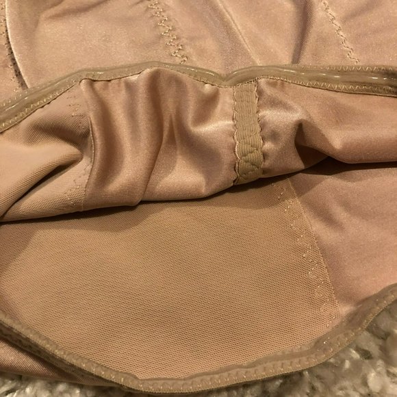 NWT Curvi Comfort Control Nude Slip Sz S Breathable Wear Your own Bra - Picture 5 of 5